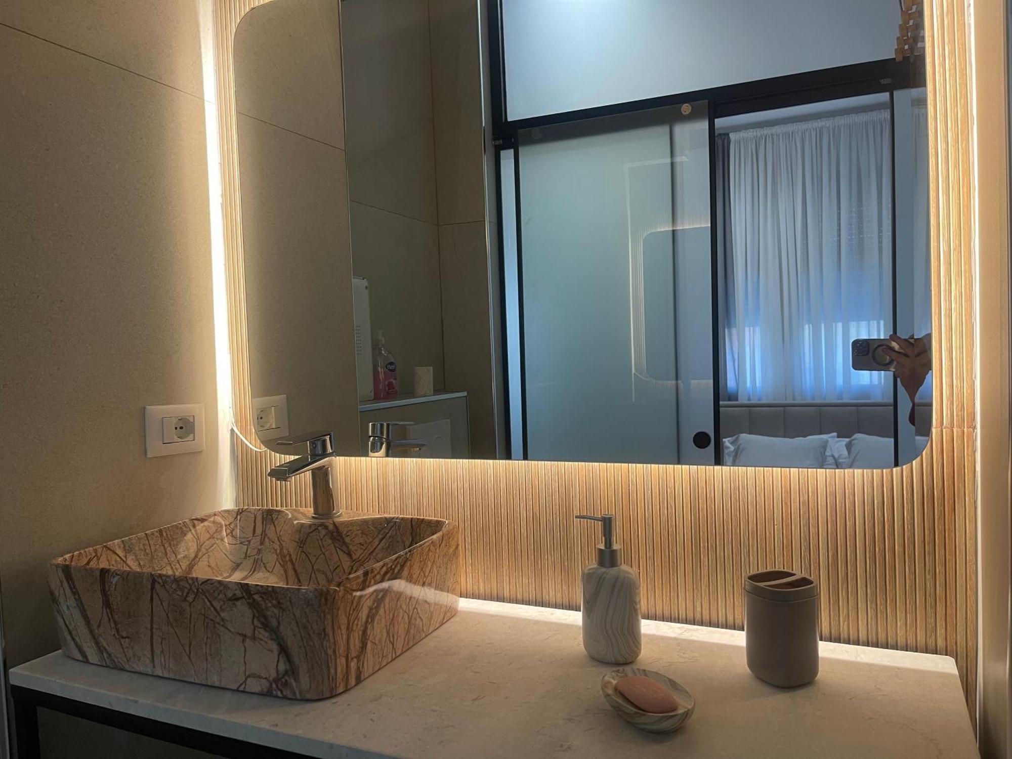 Blloku Tirana Studio ภายนอก รูปภาพ